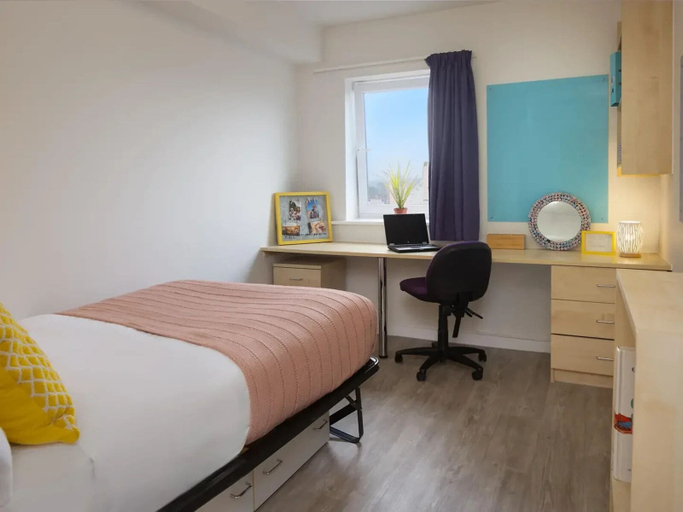 Others 5, Student Only Knoll Court, Newcastle upon Tyne