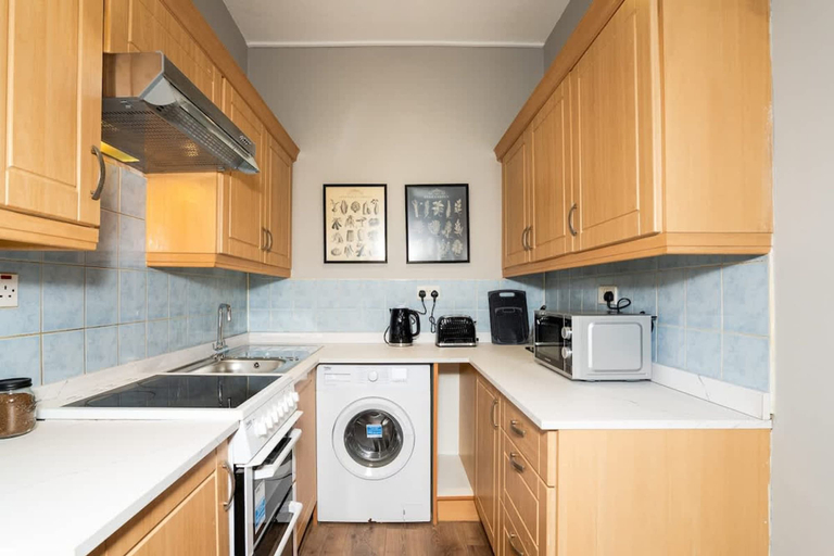 Room 3, 2 Bedroom Flat - Free Parking, Aberdeenshire
