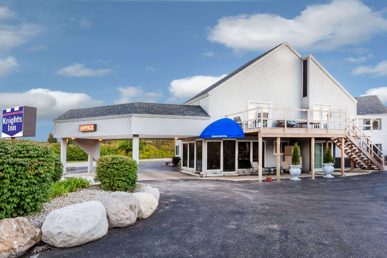 Others 2, Knights Inn - Mackinaw City, MI, Emmet