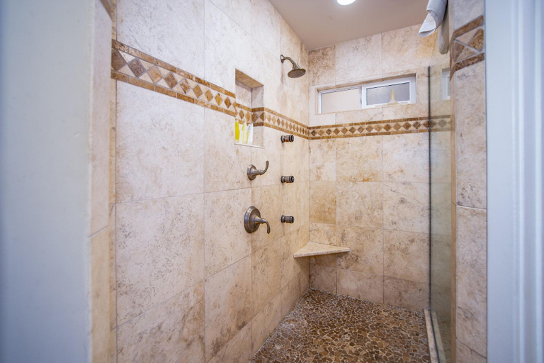 Bathroom 18