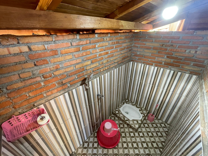 Bathroom, Omah Lumbung Pacitan, Pacitan