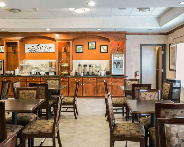 Food & Drinks 5, Sleep Inn & Suites Hwy 290/NW Freeway, Houston