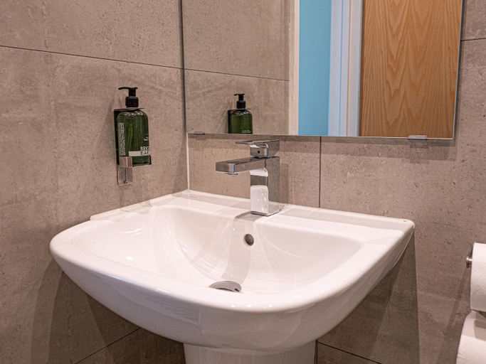 Bathroom 4, Maiden Oval, London