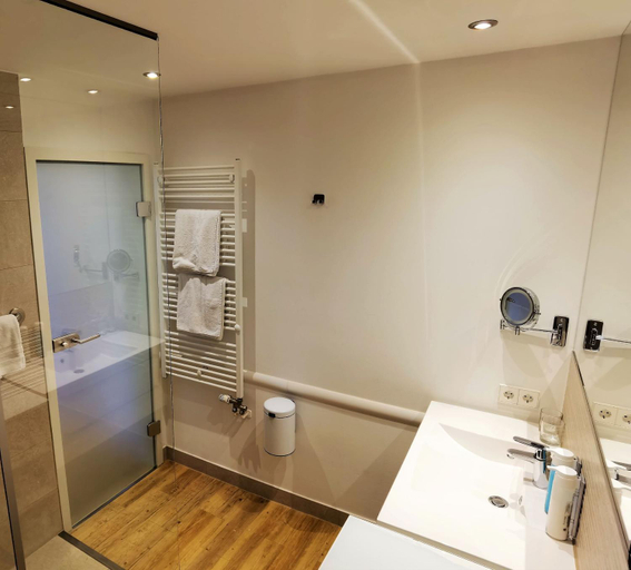 Bathroom 2, Victoria Suites, Oder-Spree