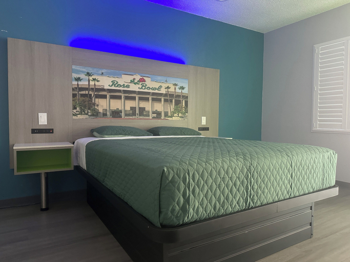 Bedroom 1, Hi-Way Host Motel, Los Angeles