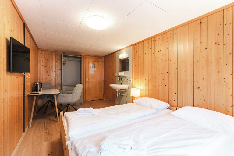 Bedroom 2, Gasthof Bären, Interlaken