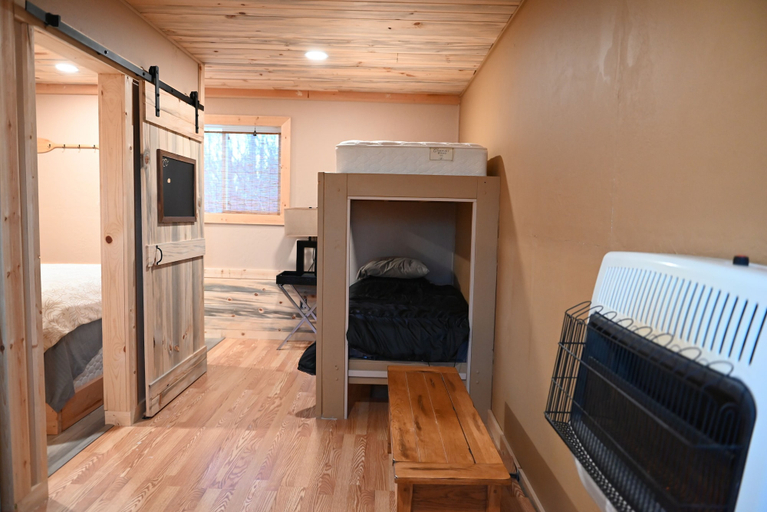 Bedroom, Alaska River Pirates Cabins, Kenai Peninsula