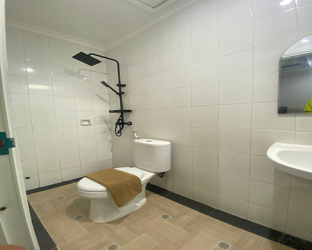 Bathroom 3, HOTEL PRIMA KOS BY SOLU, West Jakarta