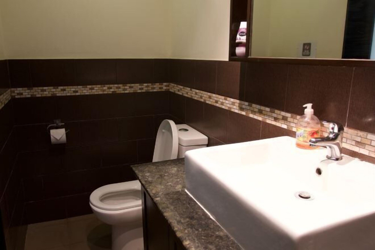Bathroom 3, Cliffside Resort, Panglao