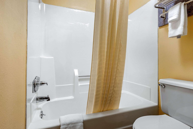 Bathroom 4, Econo Lodge Lexington Southeast, Fayette