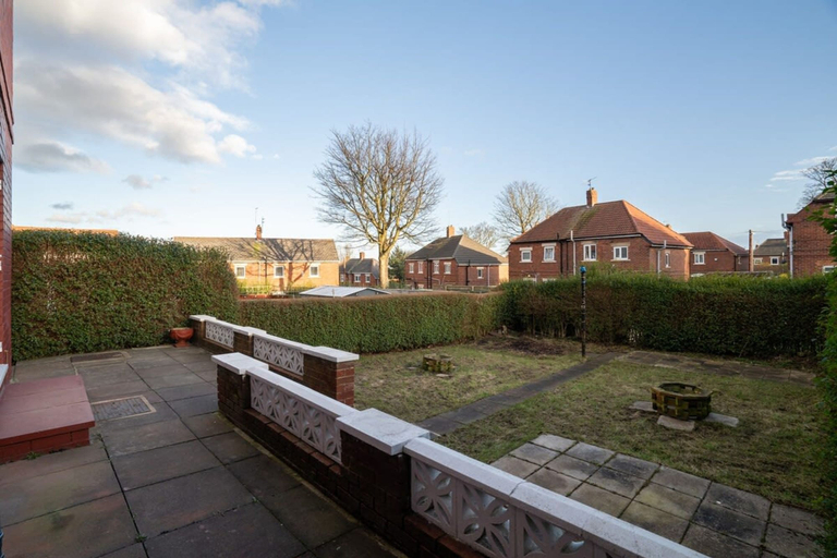 Exterior & Views, Stylish 3 Bed House-free Parking, Gateshead