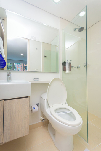 Bathroom 5, Hotel Laureles Plaza, Medellín