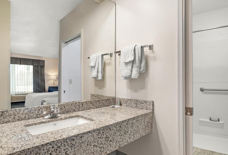 Bathroom 3, Best Western Navarre Waterfront, Santa Rosa