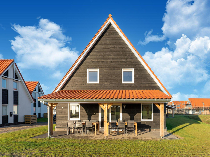 Others 3, Detached villa with view, garden and privacy, Tholen