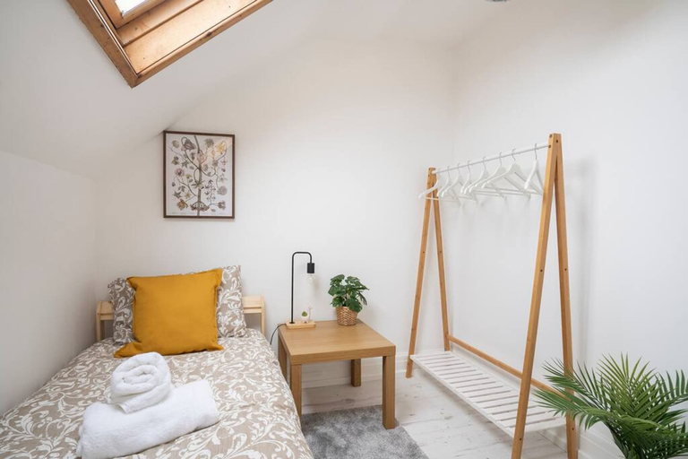 Room 5, Quiet Neighborhood-free Parking, Blackpool