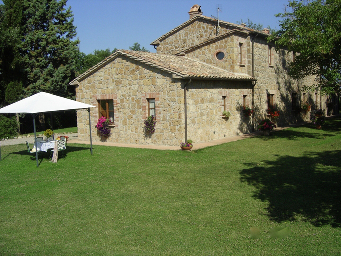 Exterior 5, Cosy Farmhouse in Proceno With Swimming Pool, Viterbo