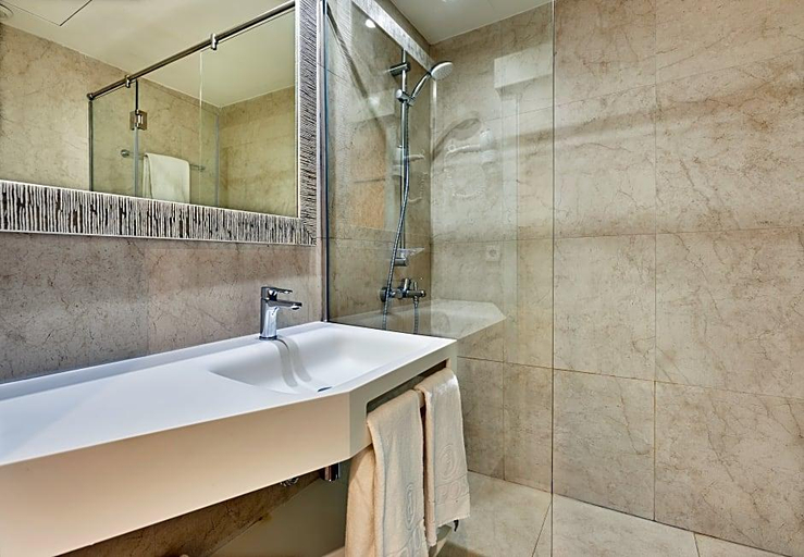 Bathroom 5, Hoposa Hotel Daina, Baleares