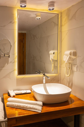 Bathroom 4, Hotel Du Lac, Cotonou