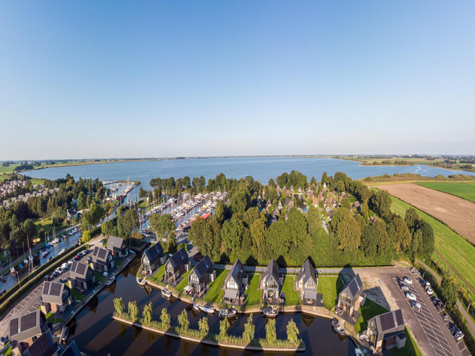 Others 5, Water Villa in Balk with Private Jetty, Gaasterlân-Sleat