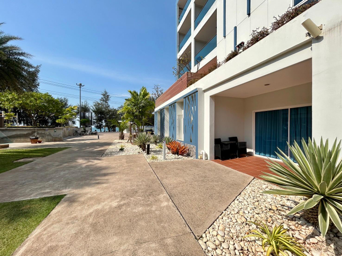 Exterior 9