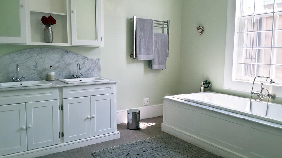 Bathroom 2, Versailles, City of Tshwane