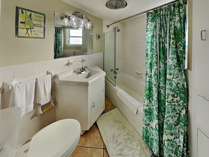 Bathroom 4, Siesta Keys by Miss Kitty’s, Aransas