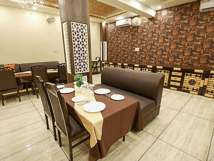 Food & Drinks 3, Sandalwood, Meerut