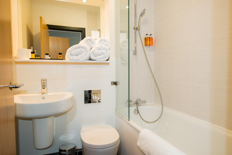 Bathroom 3, Stanwell Hotel By Mercure, Surrey