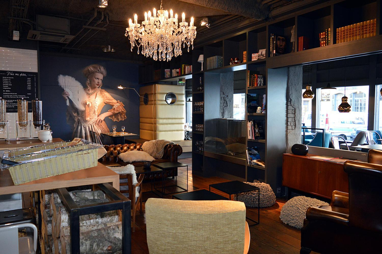 Public Area, Hotel Des Bains, Manche