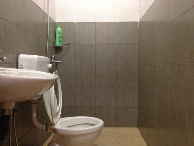 Bathroom 5, Venice Inn, Miri