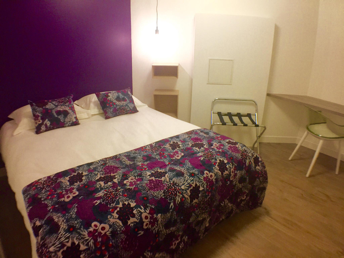 Bedroom 2, The Blue House 70sqm 2br 6 Persons, Paris