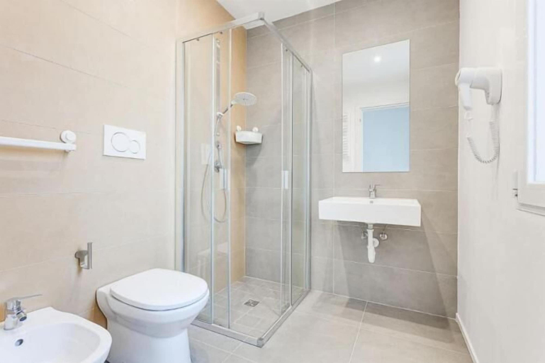 Bathroom 5, HOTEL ANVERSA, Rimini