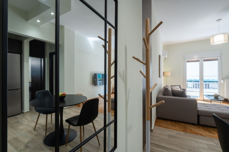 Room 5, LIV - Relaxing Pagrati Retreat in Athens, Attica