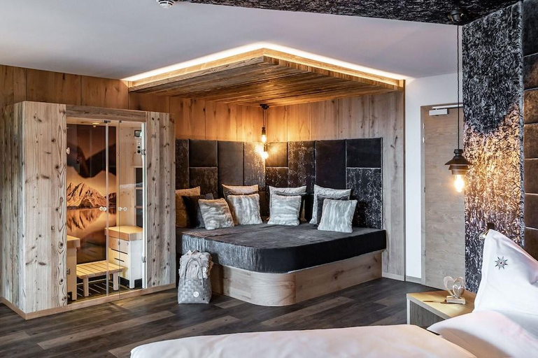 Bedroom 3, Hotel Edelweiss, Bolzano