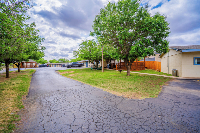Exterior & Views 2, Purple Sage By OYO Snyder TX, Scurry