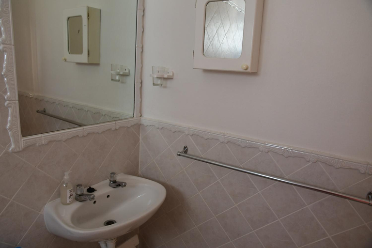 Bathroom 2, Bradclin Sport Newlands, City of Cape Town