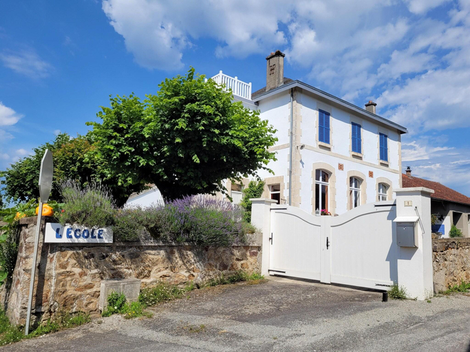 Exterior & Views