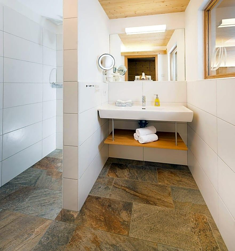 Bathroom 3, Biohotel Rupertus, Zell am See