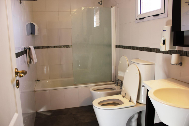 Bathroom 2, Apart & Hotel Neptuno, Pinamar