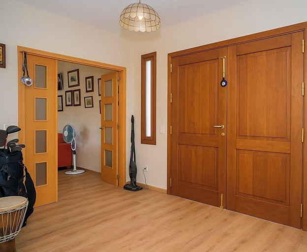Others 3, Luxe 2 BR with Jetted Tub and Pool, Cádiz