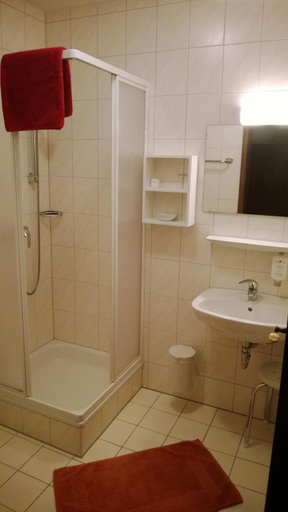 Bathroom 4, Landhotel Vierjahreszeiten, Rhön-Grabfeld