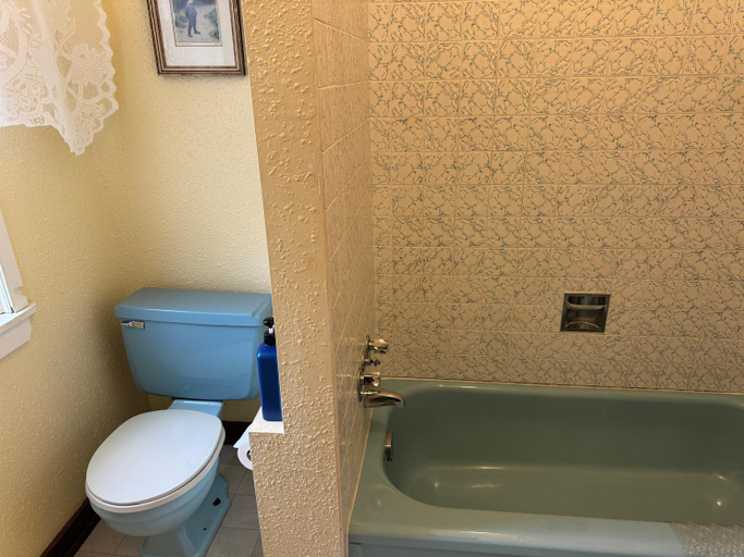 Bathroom 4, Rodmay Heritage Hotel, Powell River