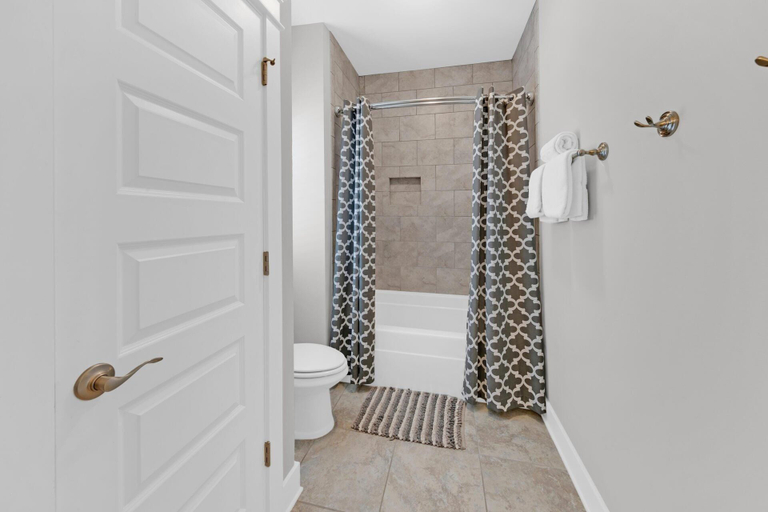 Bathroom 4, Luna de Soleil, Walton