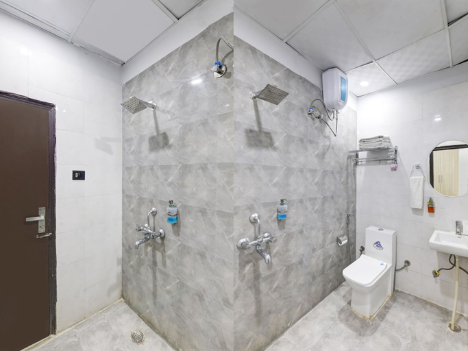 Bathroom, Hotel the Rasa vasundhara, Gautam Buddha Nagar