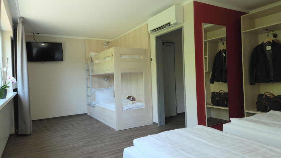 Bedroom 4, Serways Hotel Waldmohr, Kusel