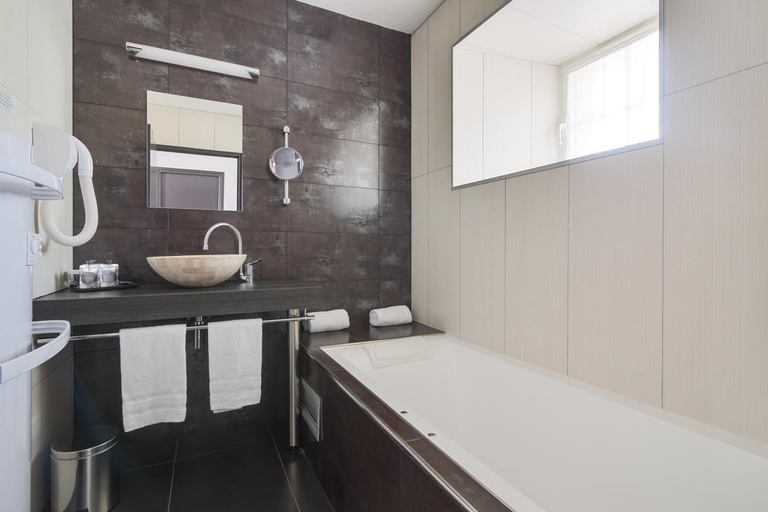 Bathroom 3, Le Domaine Des Lys, Loire-Atlantique