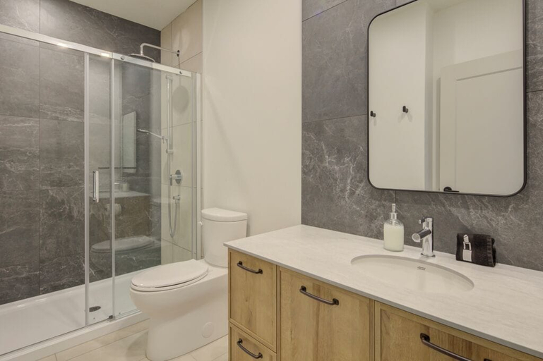 Bathroom 3, La Pinsonnière, Charlevoix-Est