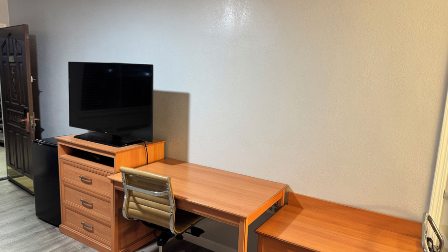 Others 5, PACIFIC EXPRESS INN, Merced