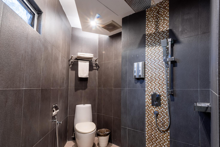 Bathroom 18