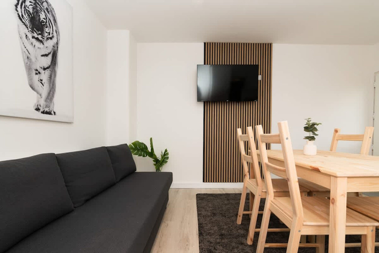 Room 3, 4 Bedrooms-2bath-free Parking, Falkirk